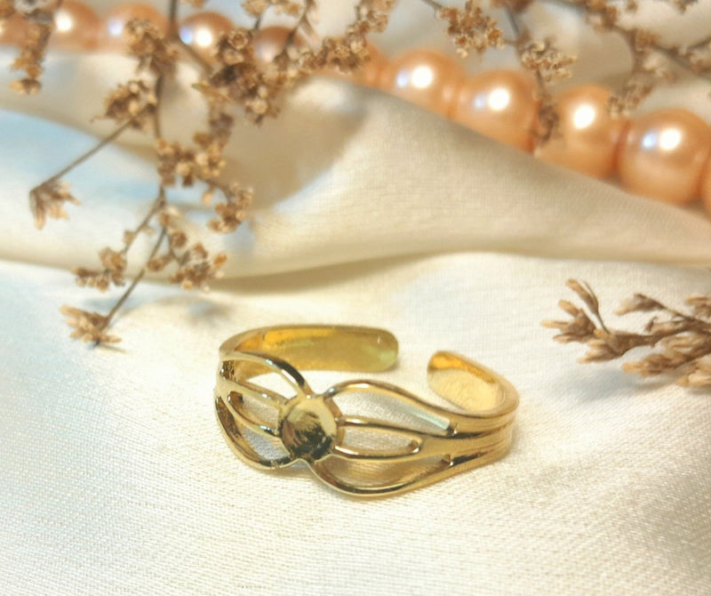 Golden wings ring