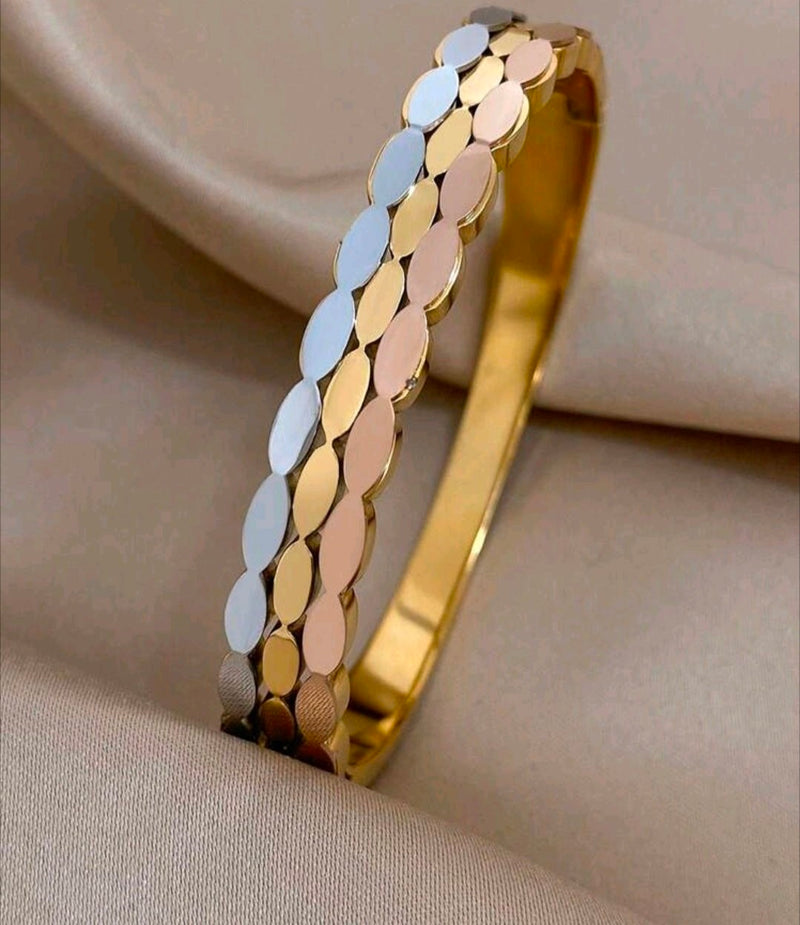 Elegant Stainless Steel Tri Tone Oval Link Bangle