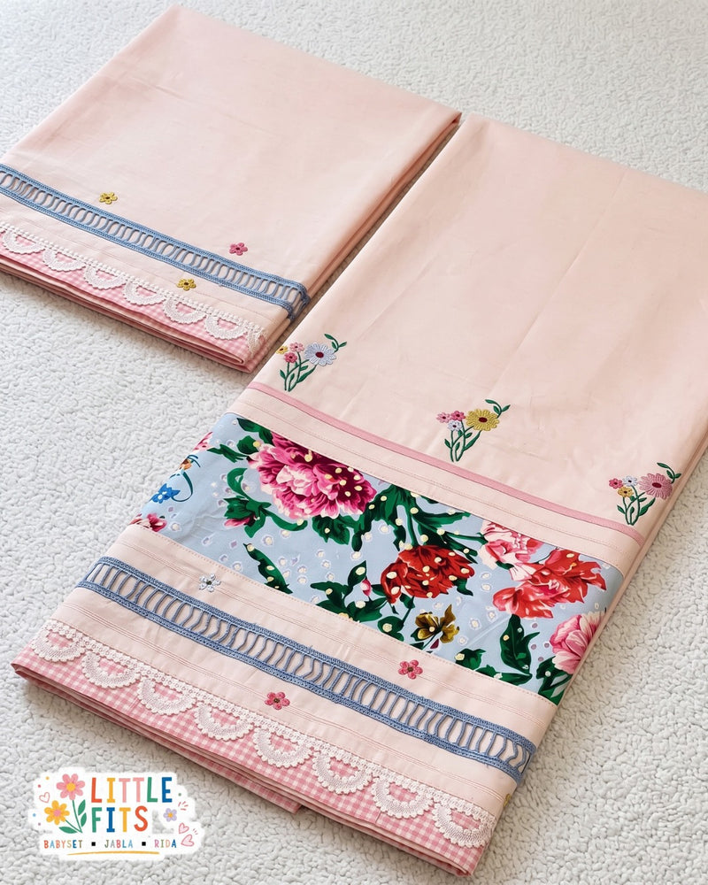 Soft pink small checks rida