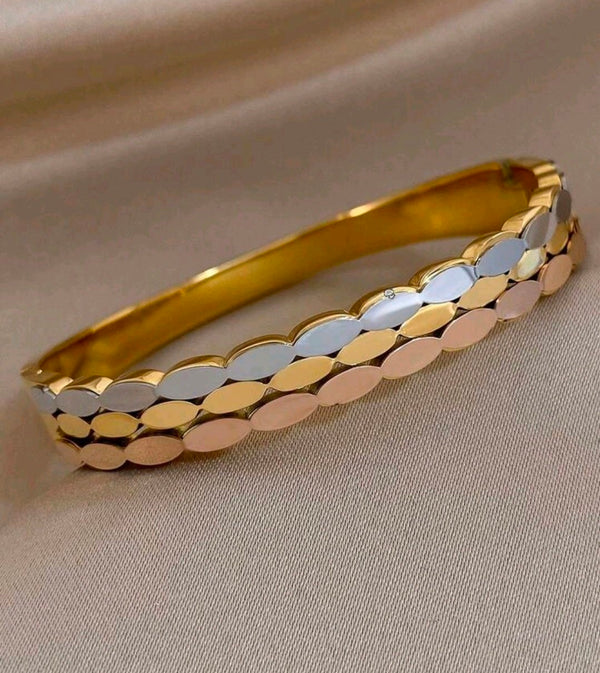 Elegant Stainless Steel Tri Tone Oval Link Bangle