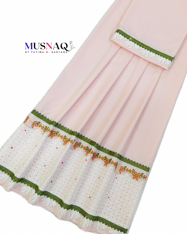 Powder Pink rida with Hakooba panel & laces