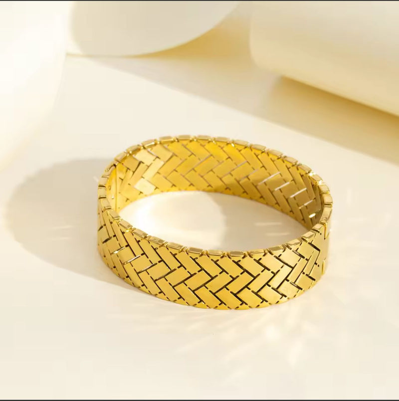 Trendy Handcuff