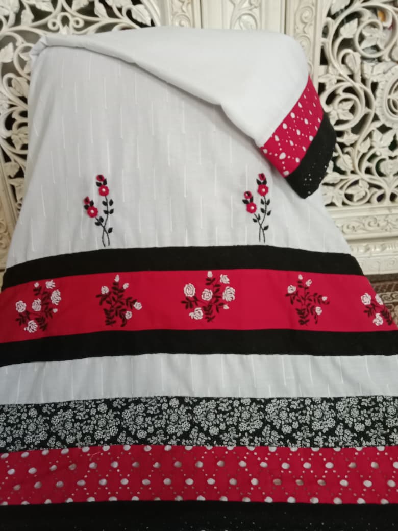 White Red Floral Rida – Soft Easy Iron