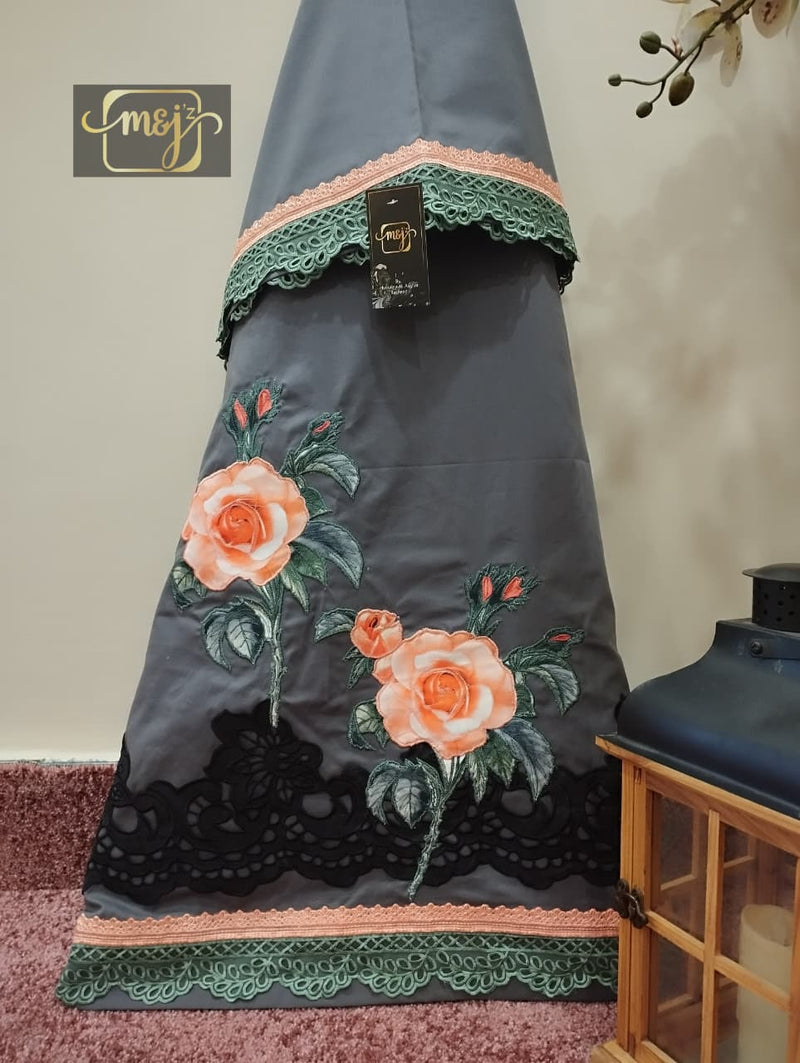 Grey with peach roses