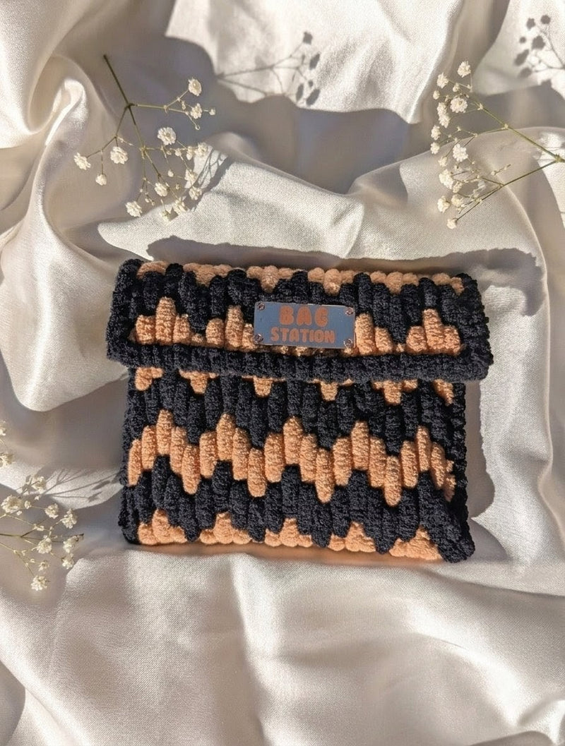 Chocolate chip cookie 🍪. (hand-stitched , crafting time 10-14 days)