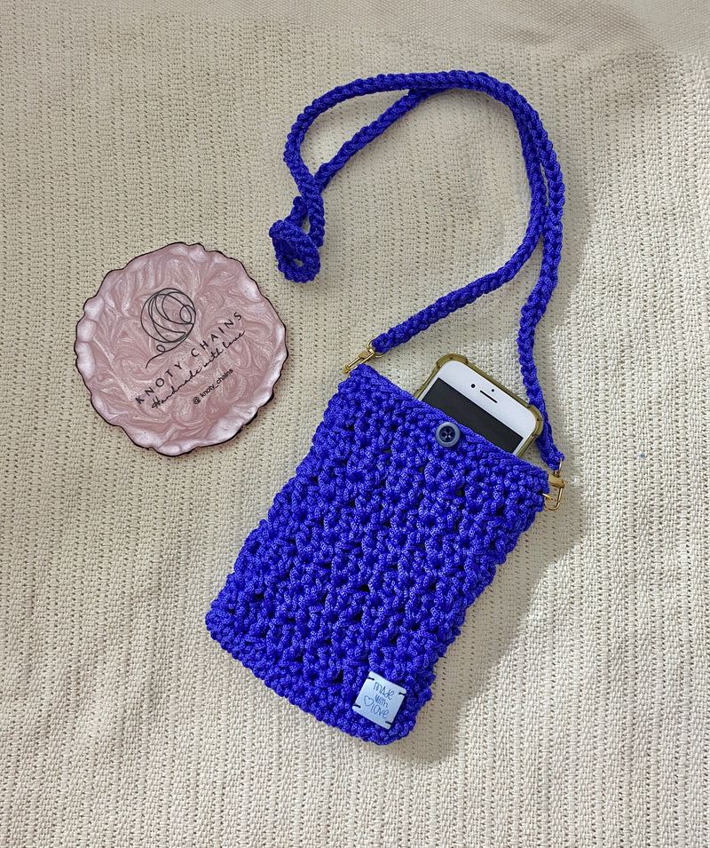 Crochet smartphone sling bag