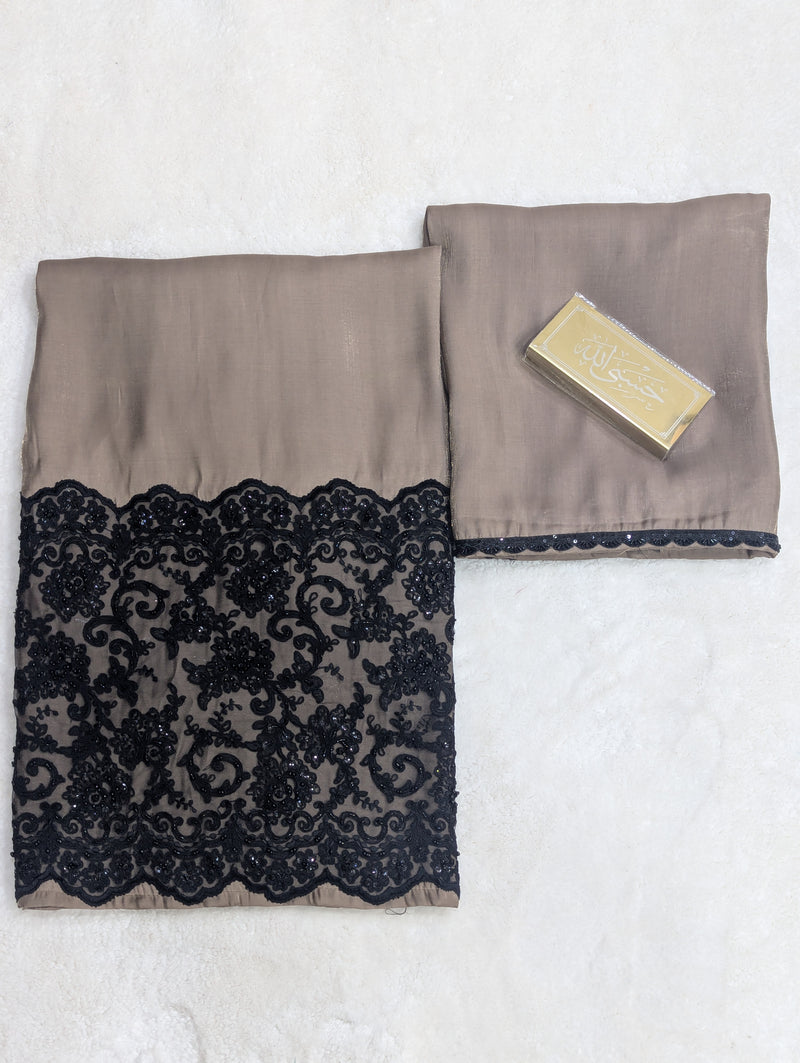 Taupe charm