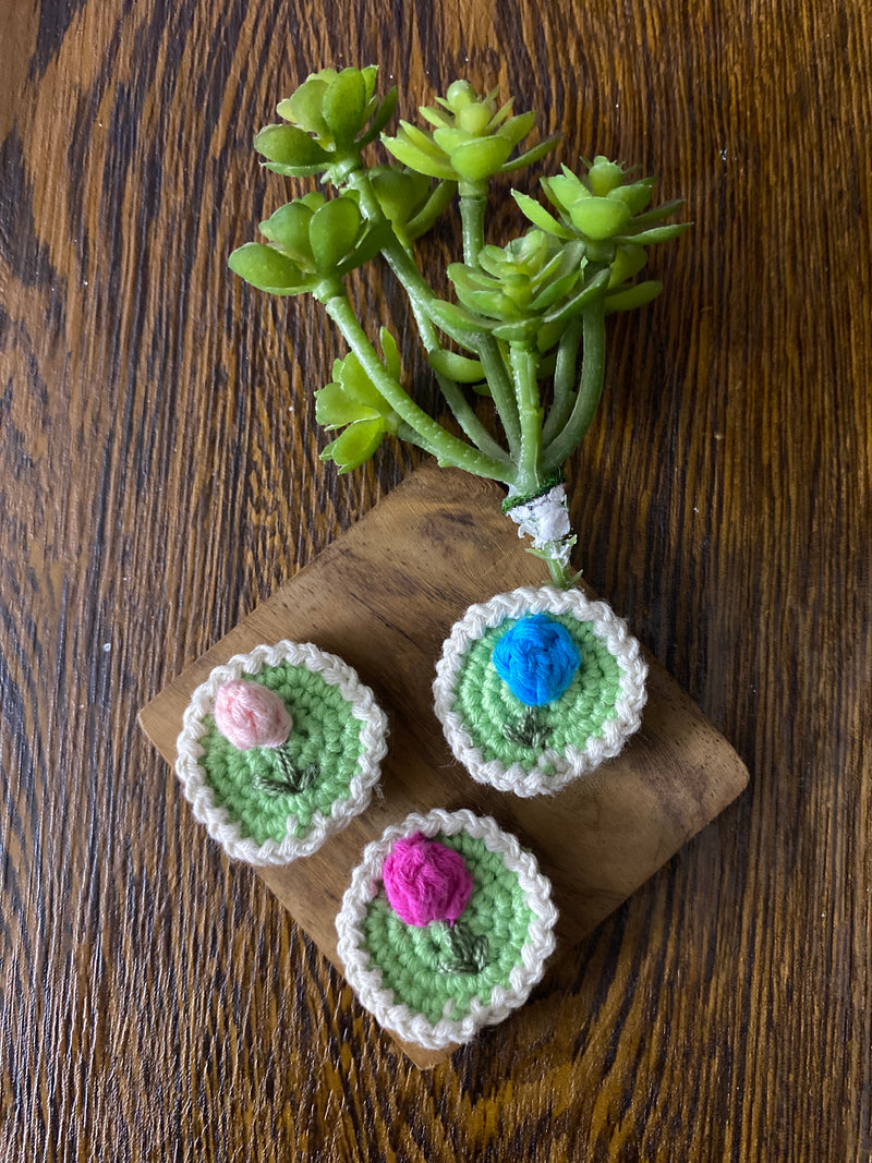 Crochet brooches